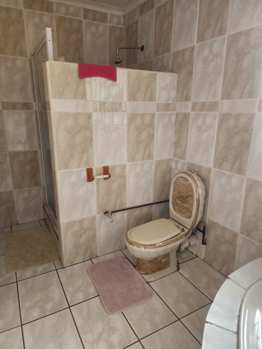 6 Bedroom Property for Sale in Manzil Park North West